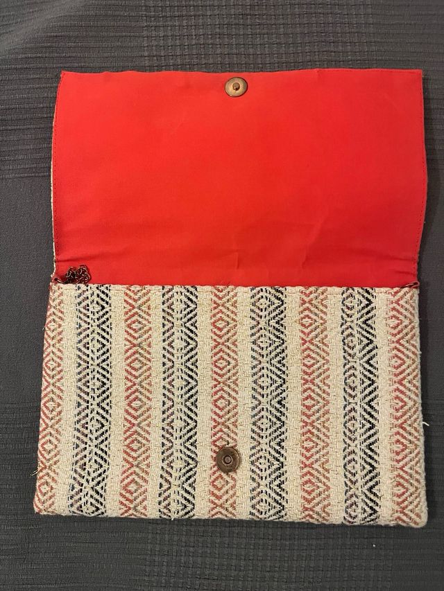 Bolso beige y rosa con abalorios