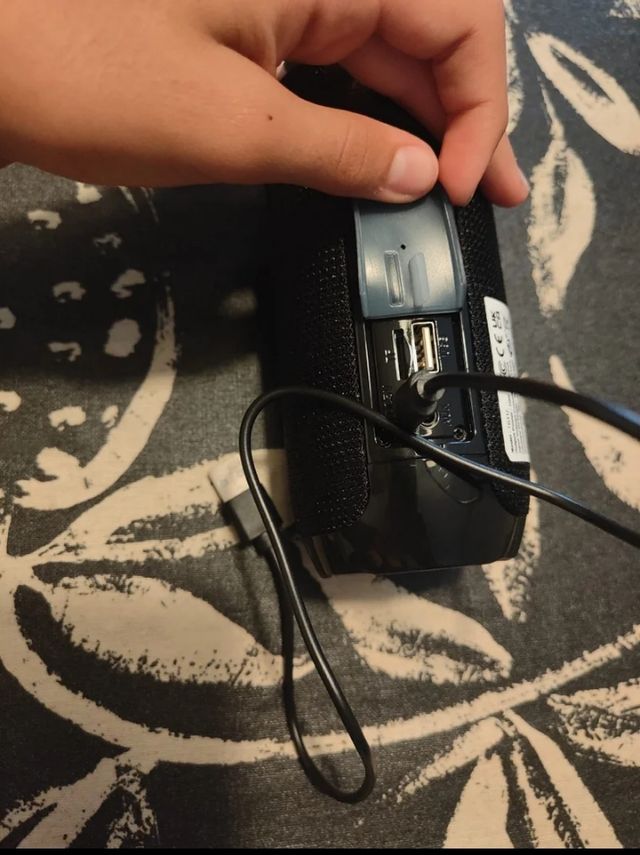 Altavoz Bluetooth T&G portátil negro