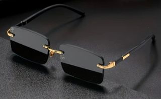 Gafas de sol modernas - negras y doradas