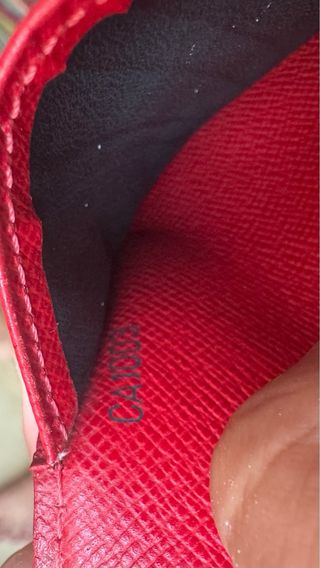 LOUIS VUITTON TARJETERO PASAPORTE PIEL EPI ROJA 
