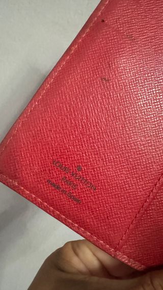 LOUIS VUITTON TARJETERO PASAPORTE PIEL EPI ROJA 