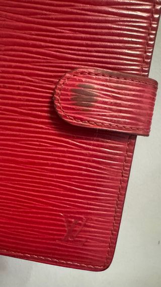 LOUIS VUITTON TARJETERO PASAPORTE PIEL EPI ROJA 