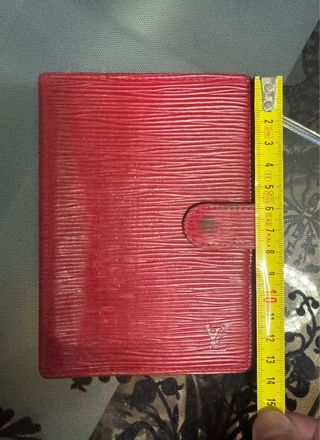 LOUIS VUITTON TARJETERO PASAPORTE PIEL EPI ROJA 
