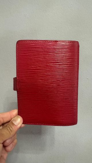 LOUIS VUITTON TARJETERO PASAPORTE PIEL EPI ROJA 