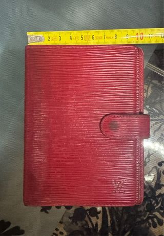 LOUIS VUITTON TARJETERO PASAPORTE PIEL EPI ROJA 