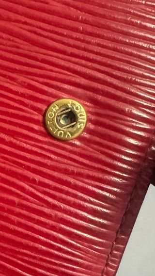 LOUIS VUITTON TARJETERO PASAPORTE PIEL EPI ROJA 