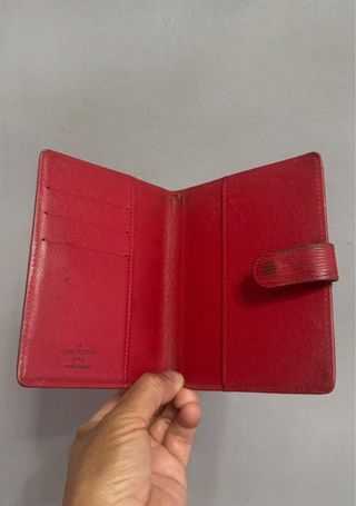 LOUIS VUITTON TARJETERO PASAPORTE PIEL EPI ROJA 