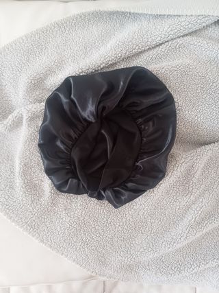 Bonnet in seta nero