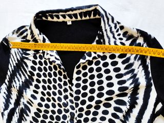 Blusa negra y blanca estampada