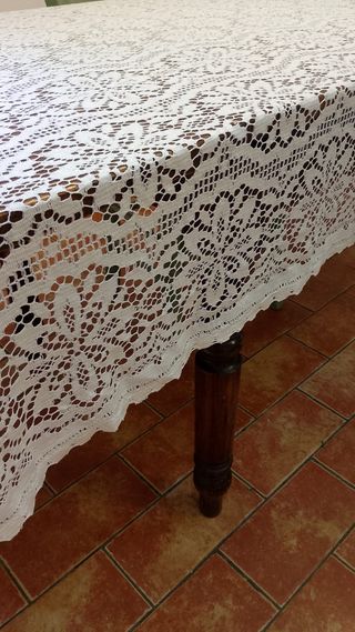 Tovaglia in antico pizzo fiato a macchina