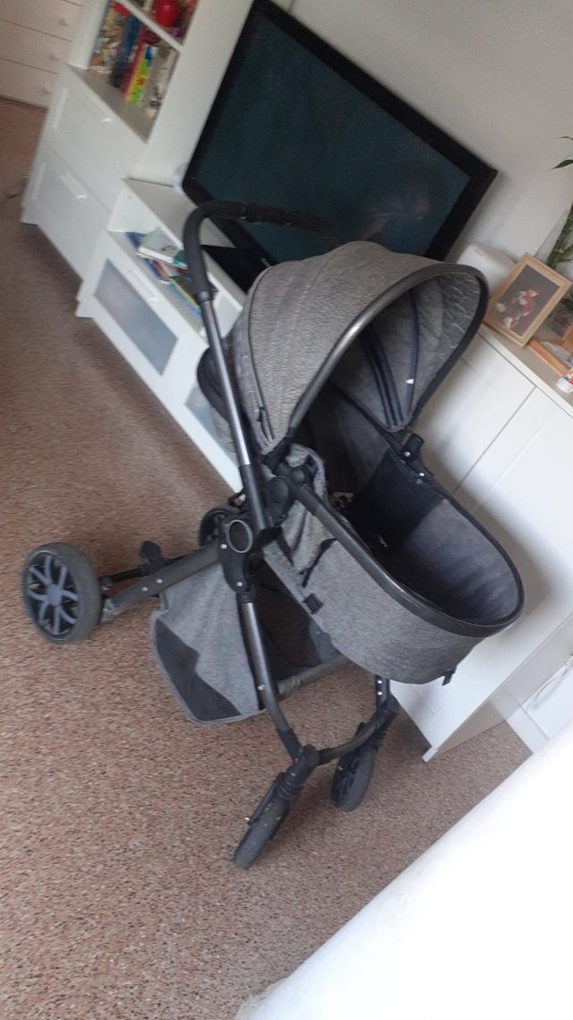 Cochecito bebé gris