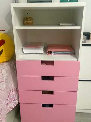 Librería infantil IKEA rosa