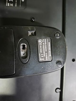 Teclado y ratón inalámbricos negros