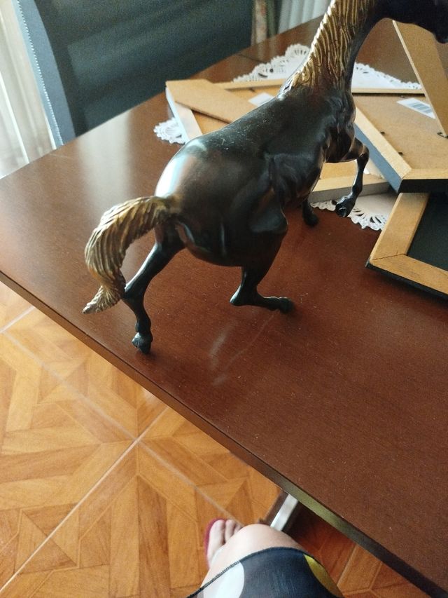 Figura caballo bronce dorado