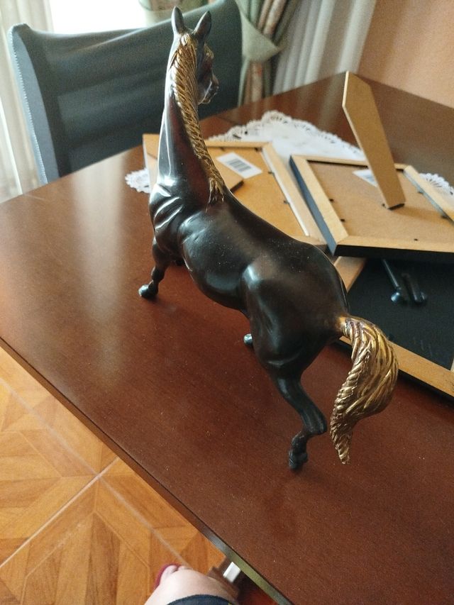 Figura caballo bronce dorado