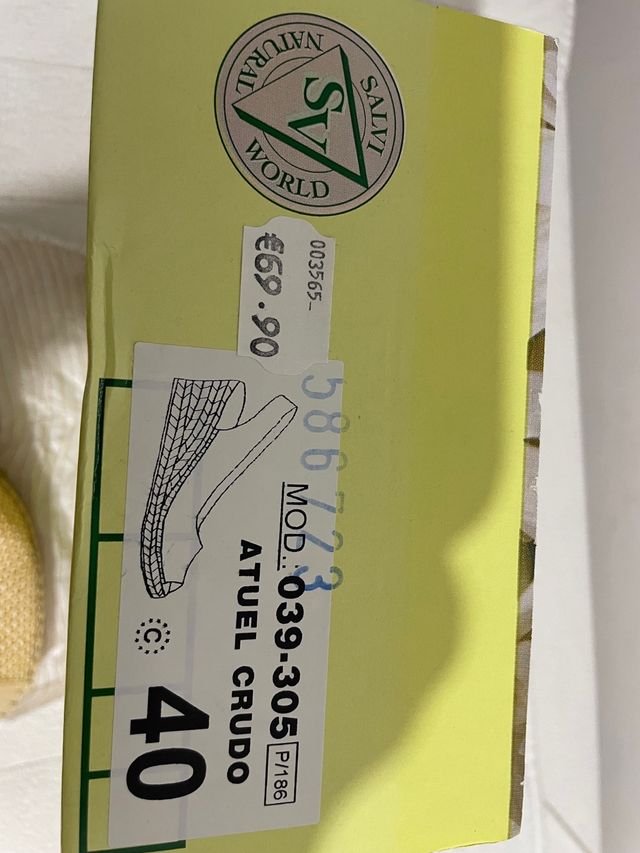 Cuñas beige de esparto marca Salvi natural world