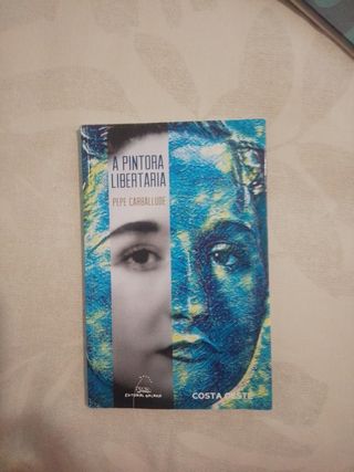 Lote de libros de lectura escolares en gallego.