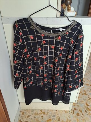 Blusa Carla Ferroni fiori rossi