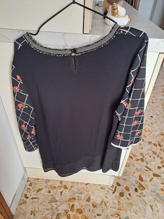 Blusa Carla Ferroni fiori rossi