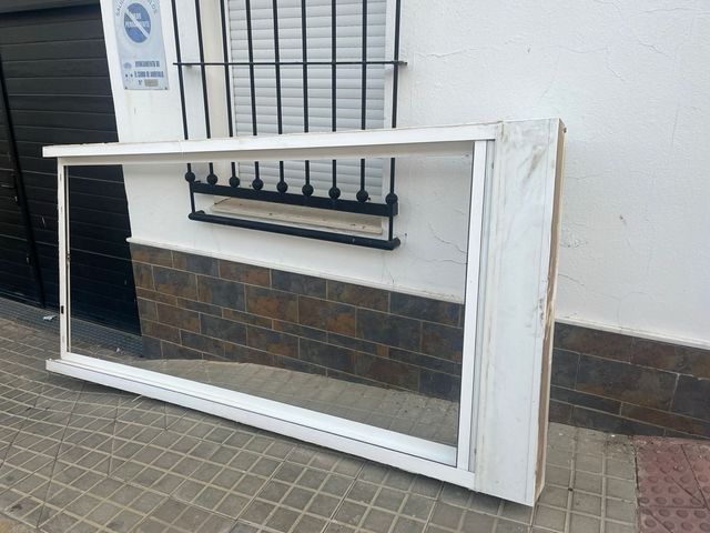 Puerta balcón aluminio blanca + persiana