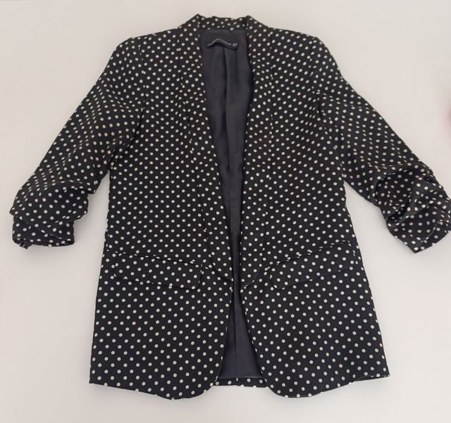 Blazer Zara negra lunares