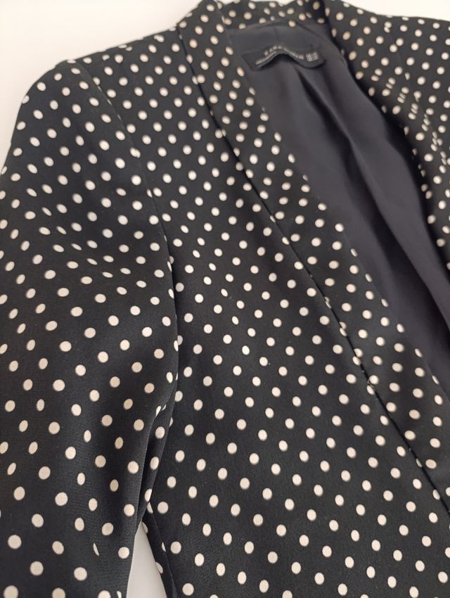 Blazer Zara negra lunares