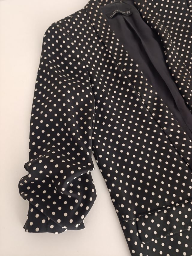 Blazer Zara negra lunares