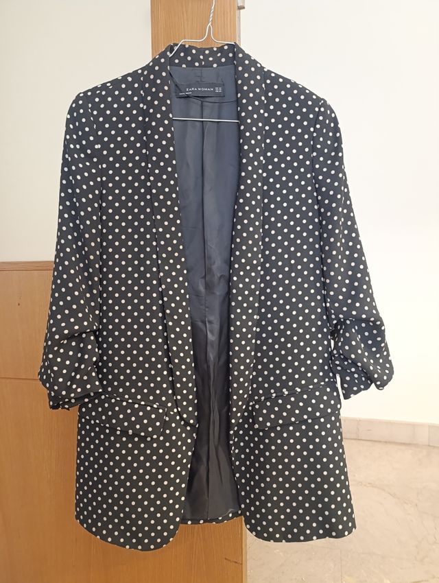 Blazer Zara negra lunares