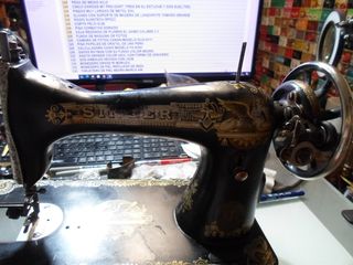 Máquina de Coser Singer Antigua