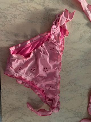 Bikini rosa con dettagli floreali intagliati K&L 