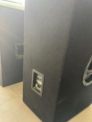 Altavoces Behringer negros