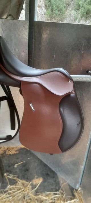 Silla montar Wintec 17.5" tricolor
