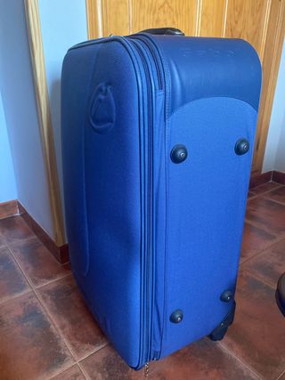 Maleta azul grande con ruedas 27 alto x 17 ancho 