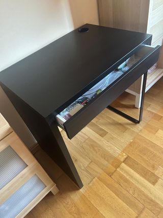 Escritorio Ikea marrón oscuro