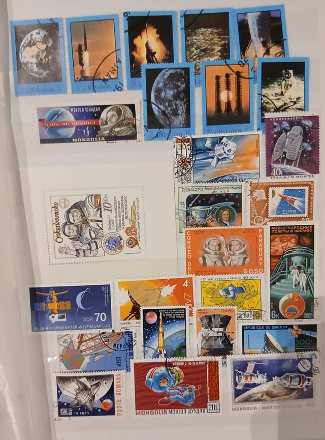 550 sellos de astronautas y del espacio