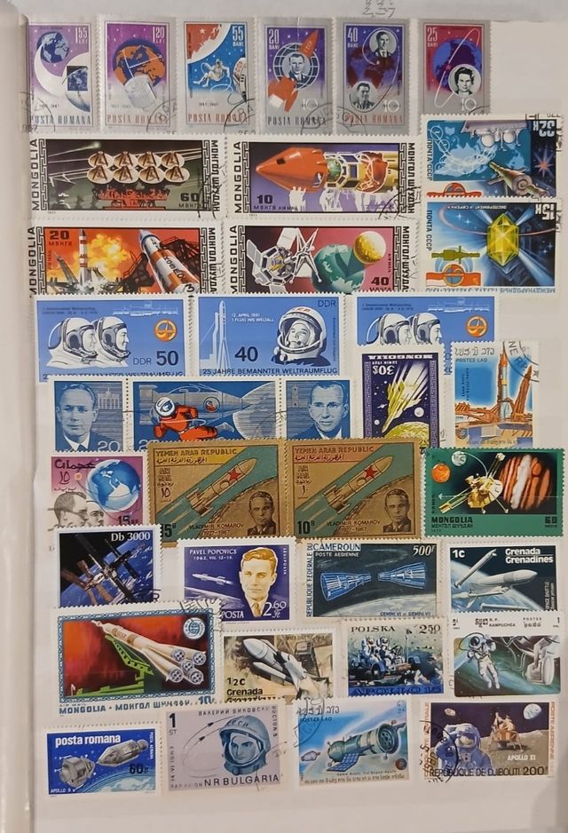 550 sellos de astronautas y del espacio