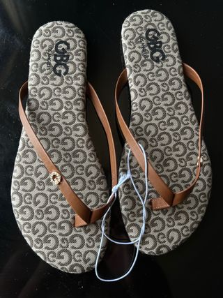Sandalias Guess beige y marrón 36