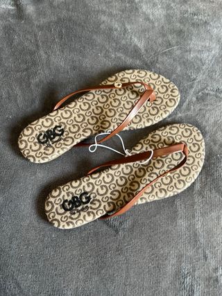 Sandalias Guess beige y marrón 36