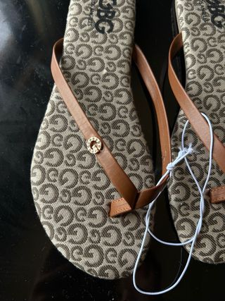 Sandalias Guess beige y marrón 36