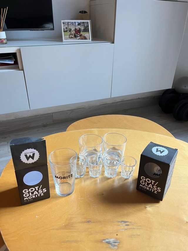 2 vasos Moritz + 4 chupitos +2 vasos de Whiskey