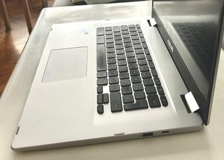 Asus Chromebook plateado Z1500CN-EJ0400