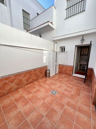 Casa adosada en venta en Lebrija