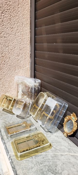 Miniaturas Muebles Dorados.