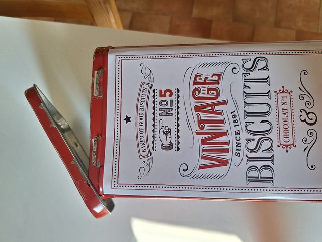 Scatola biscotti vintage