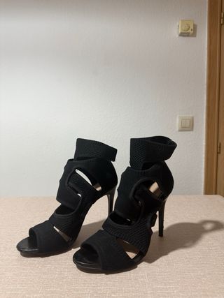Sandalias tacón negro Zara