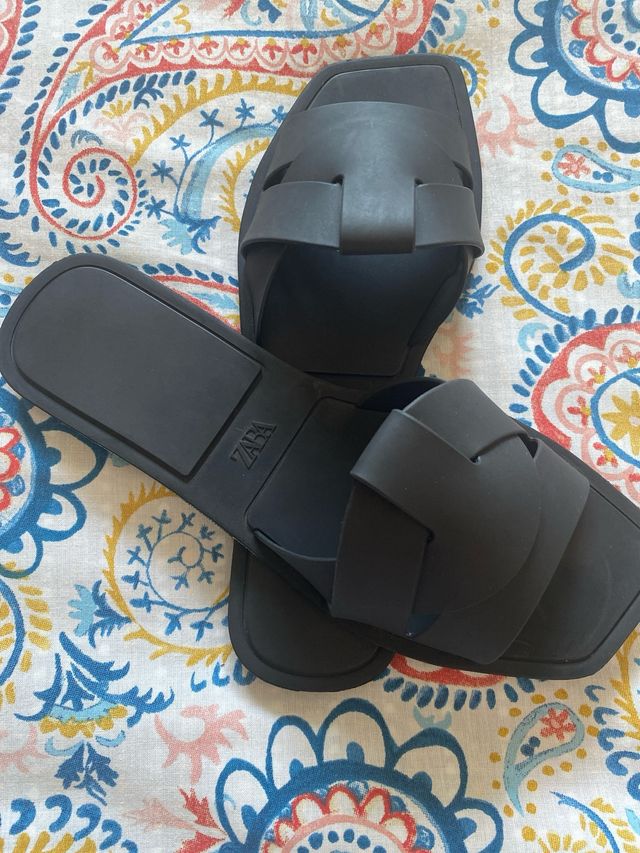 Sandalias planas Zara - negras