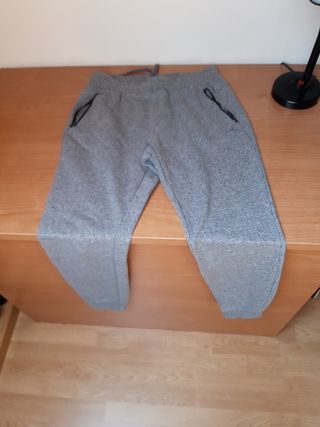 Pantalones chándal gris y negro
