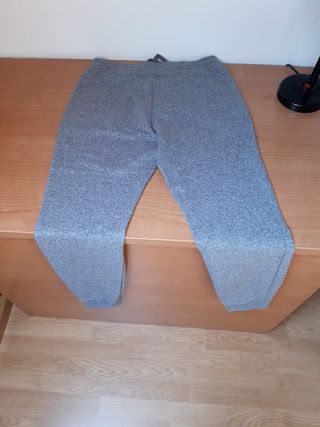 Pantalones chándal gris y negro