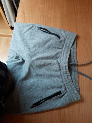 Pantalones chándal gris y negro