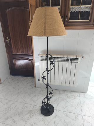 Lámpara pie 